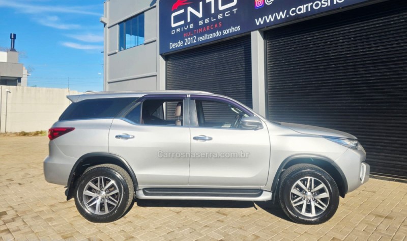 HILUX SW4 2.8 SRX 4X4 7 LUGARES 16V TURBO INTERCOOLER DIESEL 4P AUTOMÁTICO - 2020 - LAJEADO