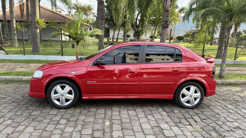 ASTRA 2.0 SFI GSI 16V GASOLINA 4P MANUAL - 2004 - FELIZ