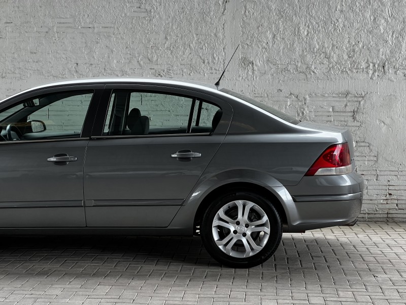 VECTRA 2.0 MPFI ELEGANCE 8V 140CV FLEX 4P AUTOMÁTICO - 2011 - BENTO GONçALVES