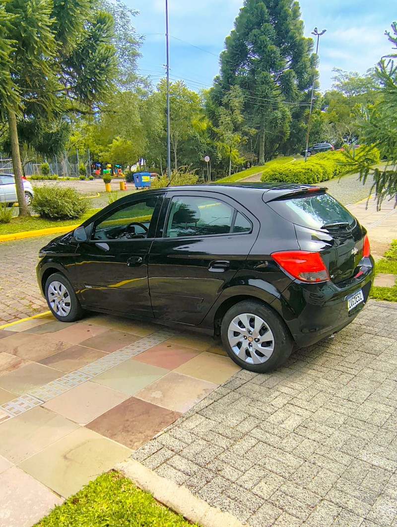 ONIX 1.4 MPFI LT 8V FLEX 4P MANUAL - 2014 - FARROUPILHA