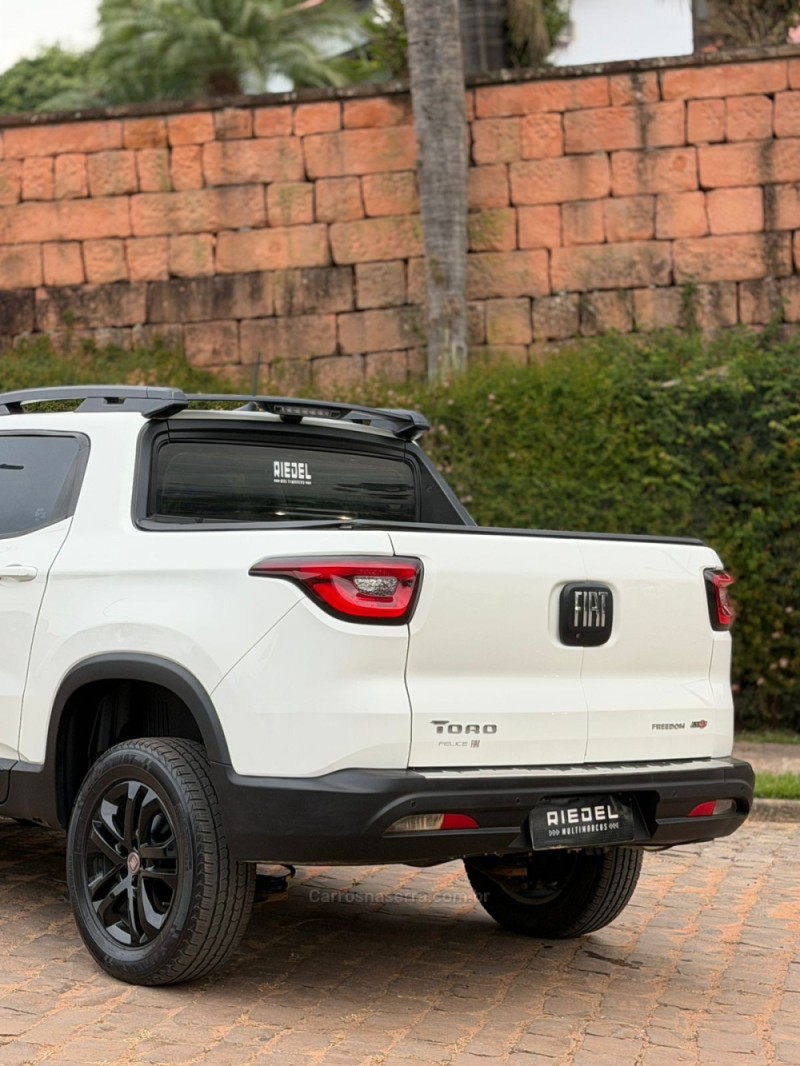 TORO 2.0 16V ULTRA 4X4 AT9 DIESEL 4P AUTOMÁTICO - 2021 - VENâNCIO AIRES