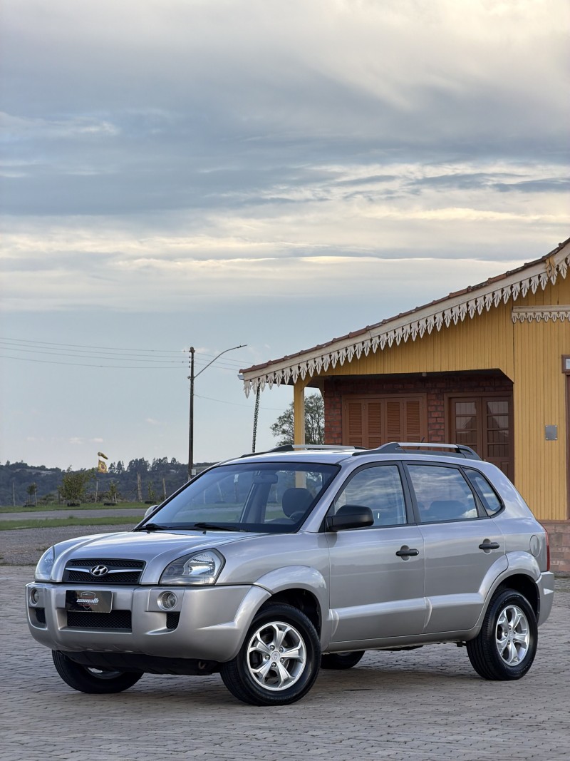 TUCSON 2.0 MPFI GL 16V 142CV 2WD GASOLINA 4P MANUAL - 2010 - ANTôNIO PRADO