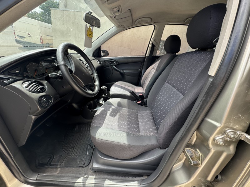 FOCUS 1.6 GLX 16V FLEX 4P MANUAL - 2004 - GARIBALDI