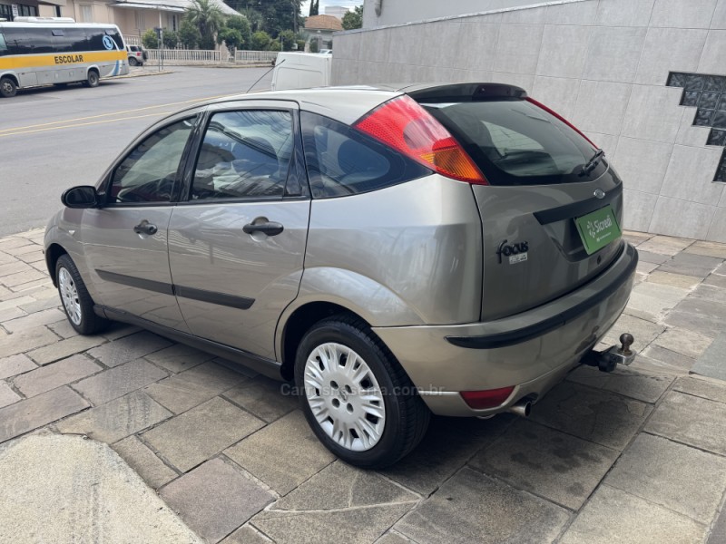 FOCUS 1.6 GLX 16V FLEX 4P MANUAL - 2004 - GARIBALDI