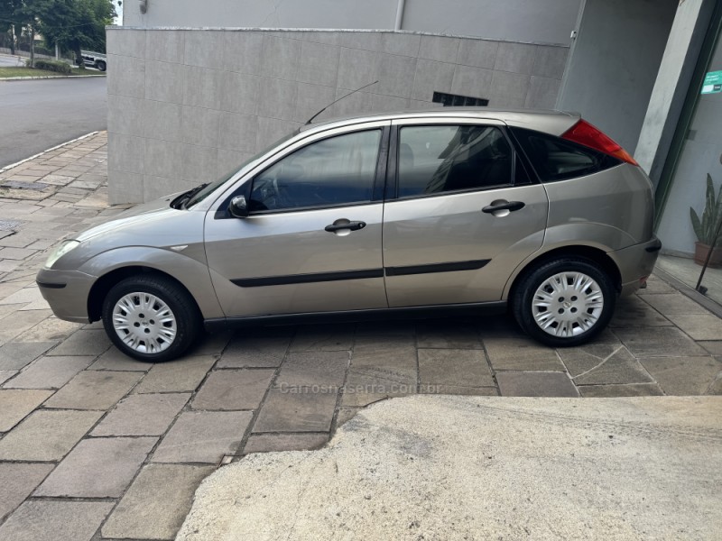 FOCUS 1.6 GLX 16V FLEX 4P MANUAL - 2004 - GARIBALDI