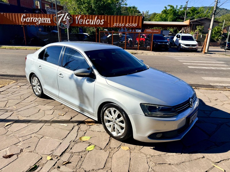 JETTA 2.0 TRENDLINE FLEX 4P TIPTRONIC - 2011 - TRêS COROAS