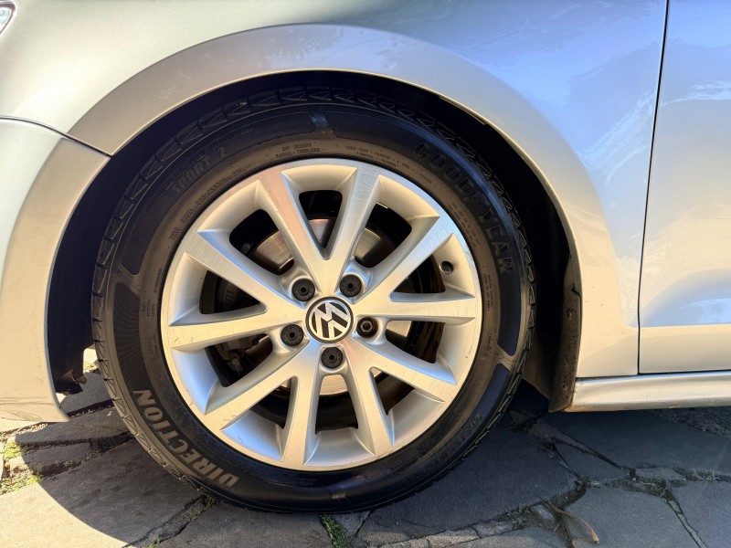 JETTA 2.0 TRENDLINE FLEX 4P TIPTRONIC - 2011 - TRêS COROAS