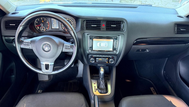 JETTA 2.0 TRENDLINE FLEX 4P TIPTRONIC - 2011 - TRêS COROAS