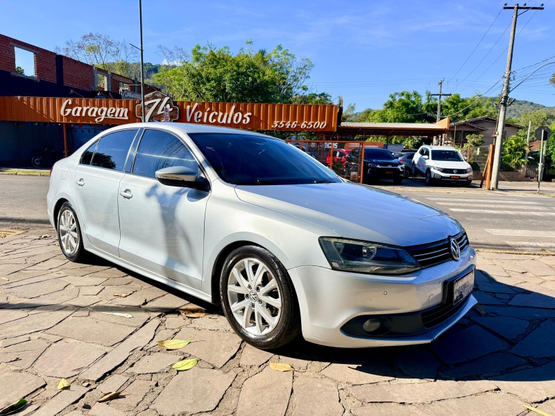 JETTA 2.0 TRENDLINE FLEX 4P TIPTRONIC - 2011 - TRêS COROAS