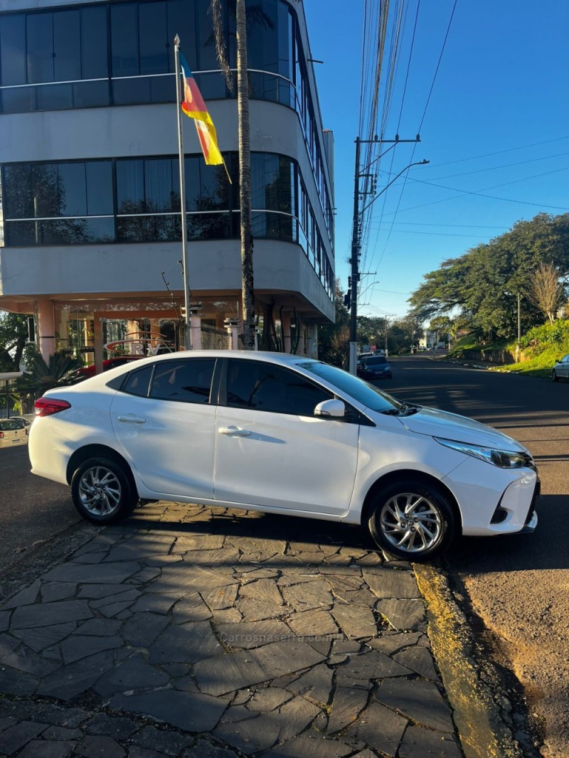 YARIS 1.5 16V FLEX SEDAN XS MULTIDRIVE4 - 2024 - CARLOS BARBOSA