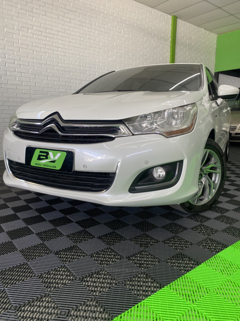 C4 LOUNGE 1.6 EXCLUSIVE 16V TURBO FLEX 4P AUTOMÁTICO - 2015 - VACARIA