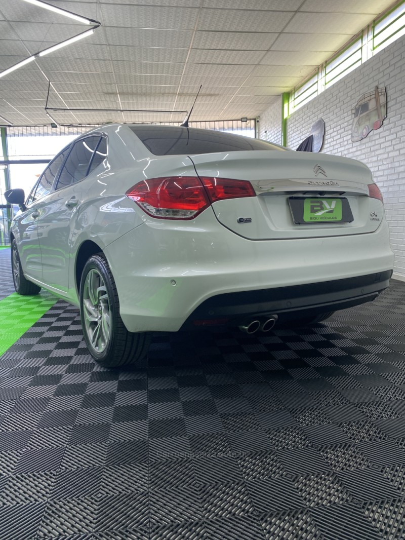 C4 LOUNGE 1.6 EXCLUSIVE 16V TURBO FLEX 4P AUTOMÁTICO - 2015 - VACARIA