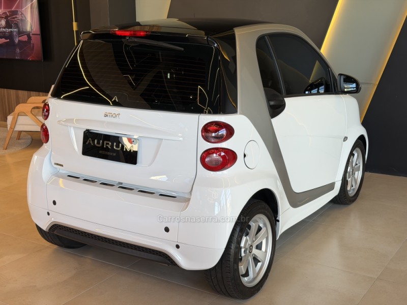 FORTWO 1.0 PASSION COUPÉ 3 CILINDROS 12V GASOLINA 2P AUTOMÁTICO - 2015 - CAXIAS DO SUL