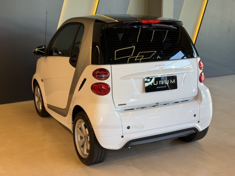 FORTWO 1.0 PASSION COUPÉ 3 CILINDROS 12V GASOLINA 2P AUTOMÁTICO - 2015 - CAXIAS DO SUL