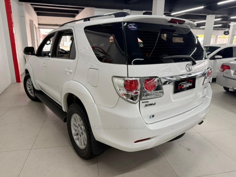 HILUX SW4 3.0 SRV 4X4 7 LUGARES 16V TURBO INTERCOOLER DIESEL 4P AUTOMÁTICO - 2014 - CAXIAS DO SUL