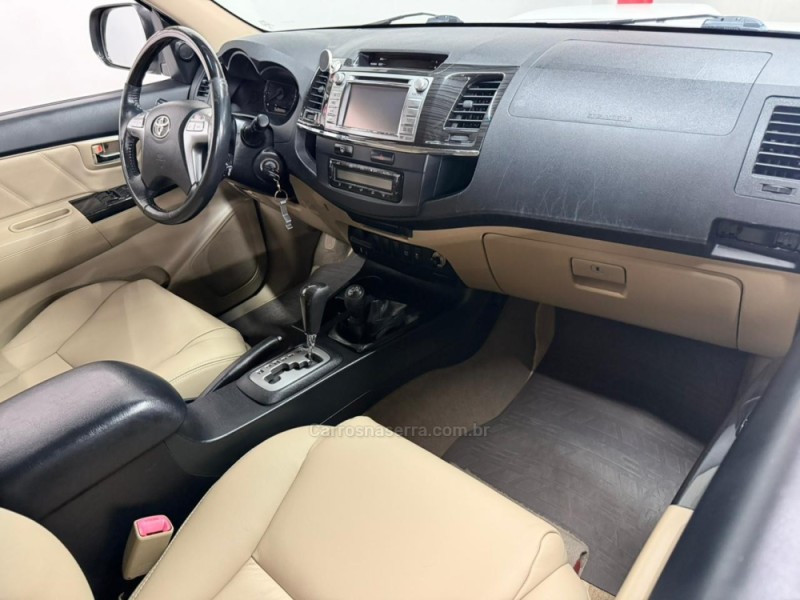 HILUX SW4 3.0 SRV 4X4 7 LUGARES 16V TURBO INTERCOOLER DIESEL 4P AUTOMÁTICO - 2014 - CAXIAS DO SUL