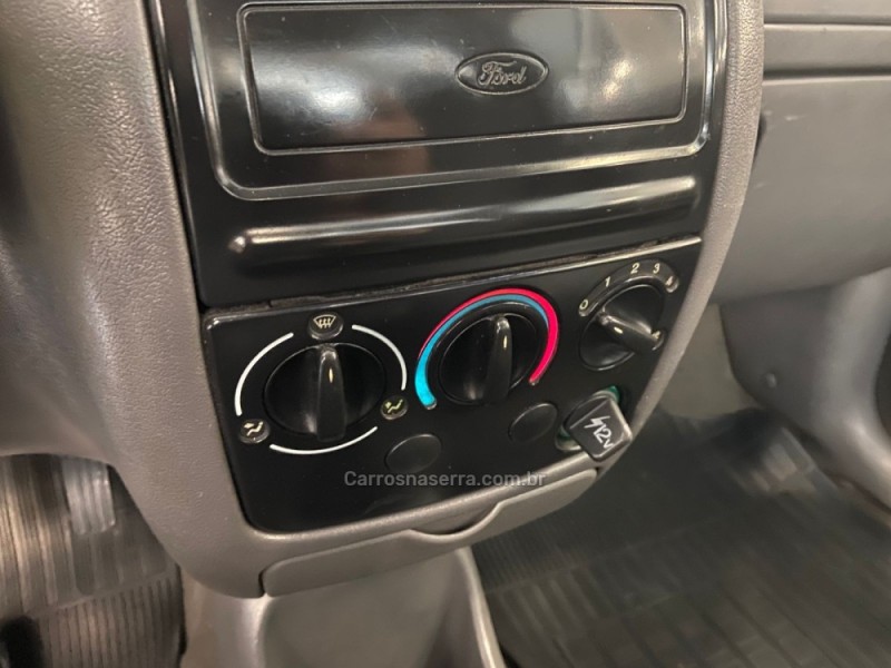 COURIER 1.6 L 8V FLEX MANUAL - 2004 - FLORES DA CUNHA