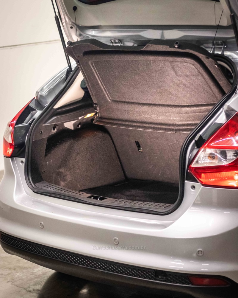 FOCUS 2.0 SE PLUS 16V FLEX 4P AUTOMÁTICO - 2014 - CAXIAS DO SUL