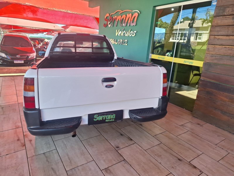 COURIER 1.6 MPI L 8V GASOLINA 2P MANUAL - 2004 - DOIS IRMãOS