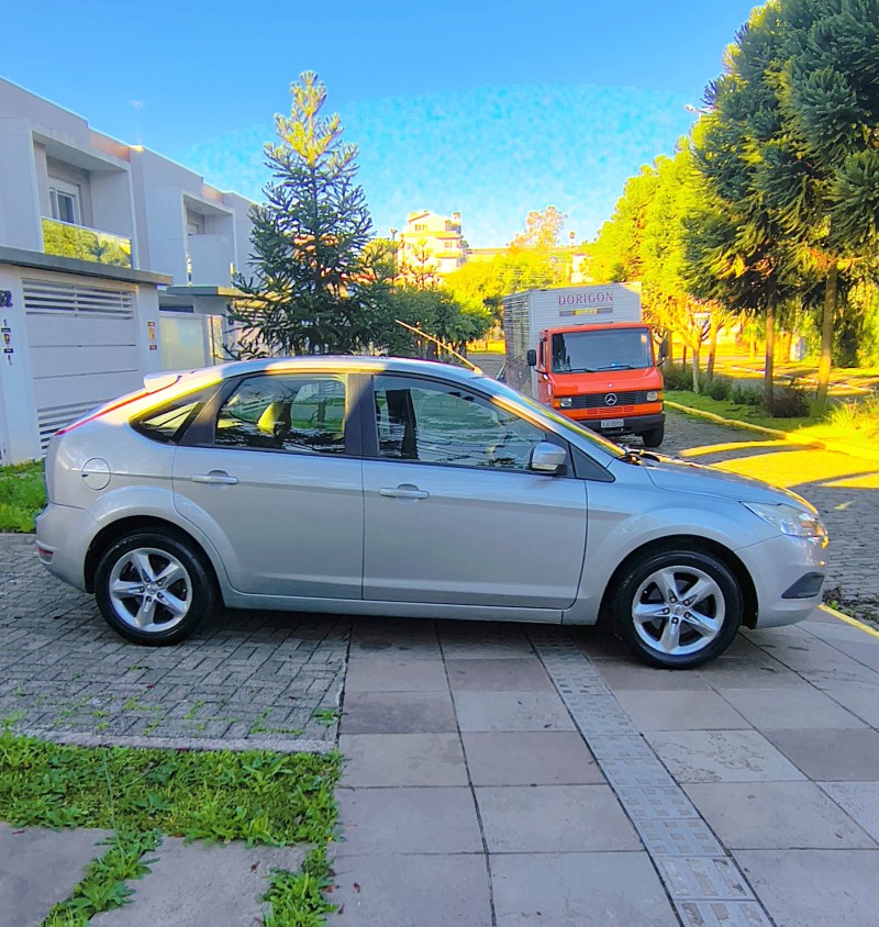 FOCUS 1.6 S 16V FLEX 4P MANUAL - 2011 - FARROUPILHA