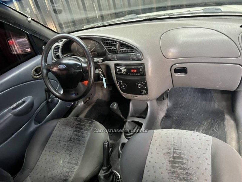COURIER 1.6 MPI L 8V GASOLINA 2P MANUAL - 2005 - CAXIAS DO SUL