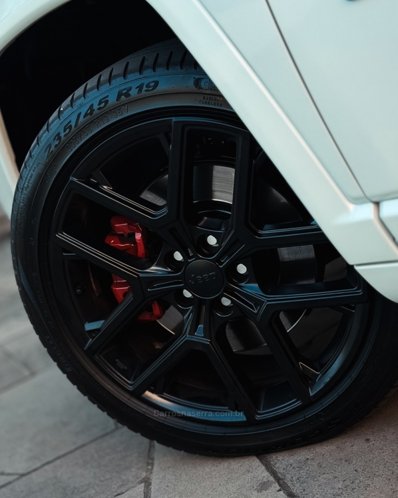 COMPASS 2.0 BLACKHAWK 4 TURBO GASOLINA 4P AUTOMÁTICO - 2025 - NOVO HAMBURGO