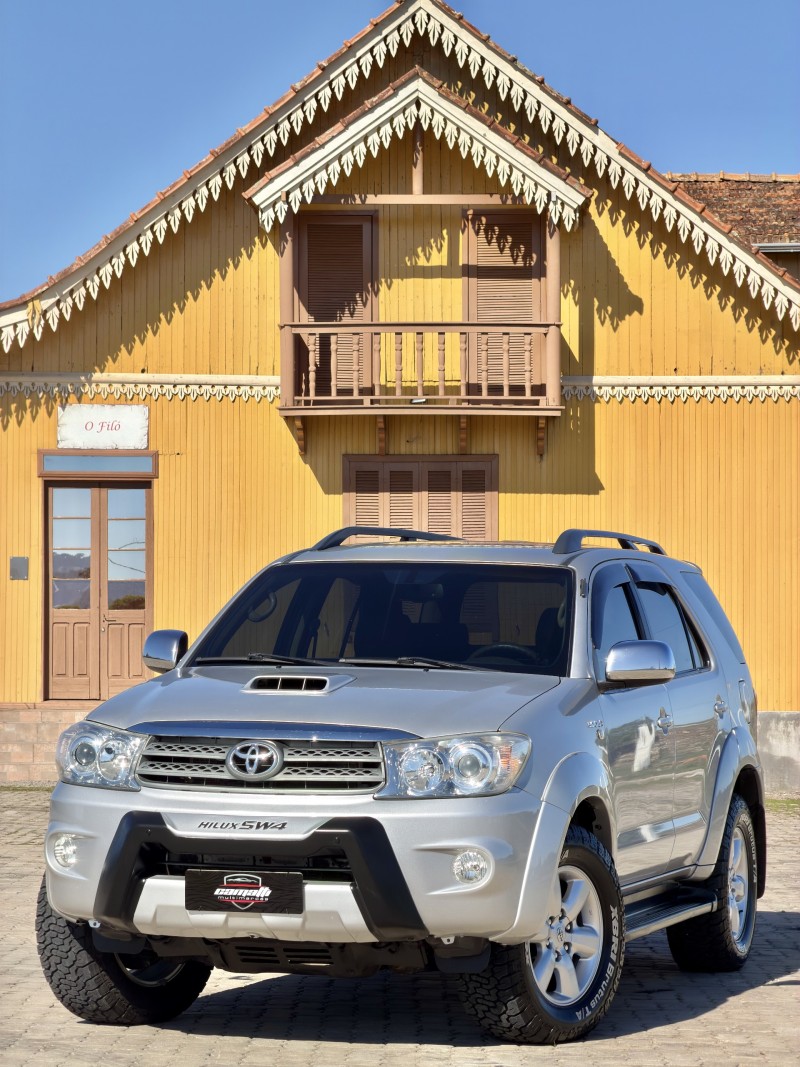 HILUX SW4 3.0 SRV 4X4 7 LUGARES 16V TURBO INTERCOOLER DIESEL 4P AUTOMÁTICO