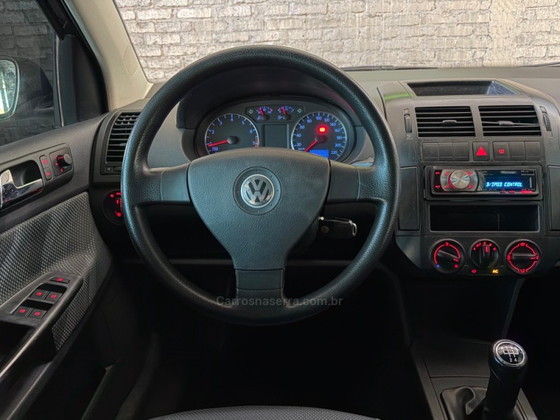 POLO SEDAN 1.6 MI 8V FLEX 4P MANUAL - 2009 - CAXIAS DO SUL