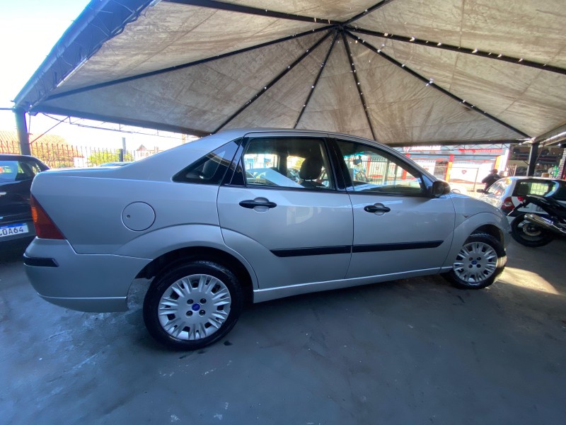 FOCUS 1.6 GL SEDAN 8V FLEX 4P MANUAL - 2006 - CAXIAS DO SUL