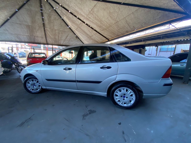 FOCUS 1.6 GL SEDAN 8V FLEX 4P MANUAL - 2006 - CAXIAS DO SUL