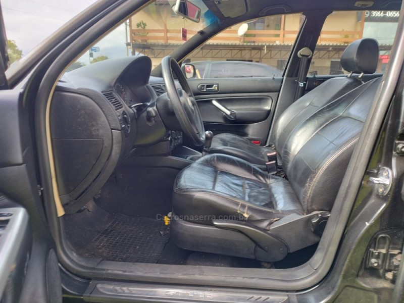 GOLF 1.6 MI BLACK & SILVER 8V GASOLINA 4P MANUAL - 2002 - NOVO HAMBURGO