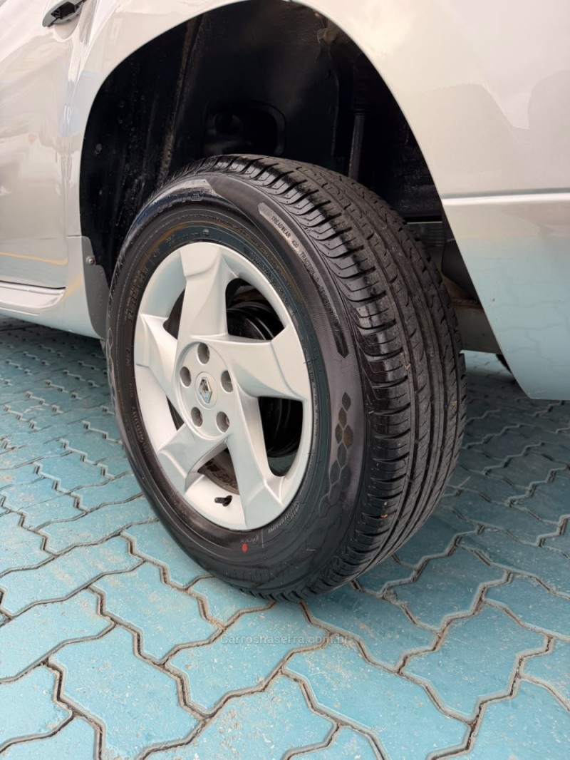 DUSTER 1.6 DYNAMIQUE 4X2 16V FLEX 4P MANUAL - 2014 - ESTâNCIA VELHA
