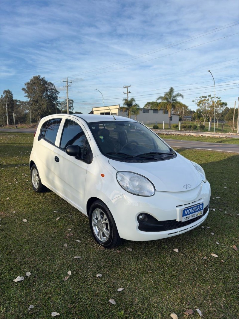 QQ 1.0 MPFI ACT 12V GASOLINA 4P MANUAL - 2016 - FARROUPILHA