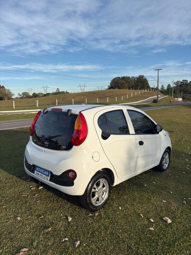 QQ 1.0 MPFI ACT 12V GASOLINA 4P MANUAL - 2016 - FARROUPILHA
