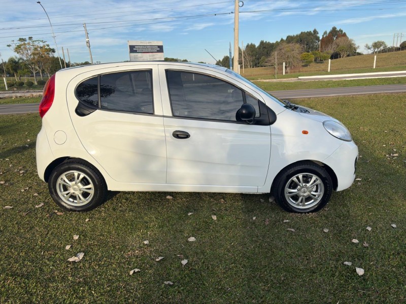 QQ 1.0 MPFI ACT 12V GASOLINA 4P MANUAL - 2016 - FARROUPILHA