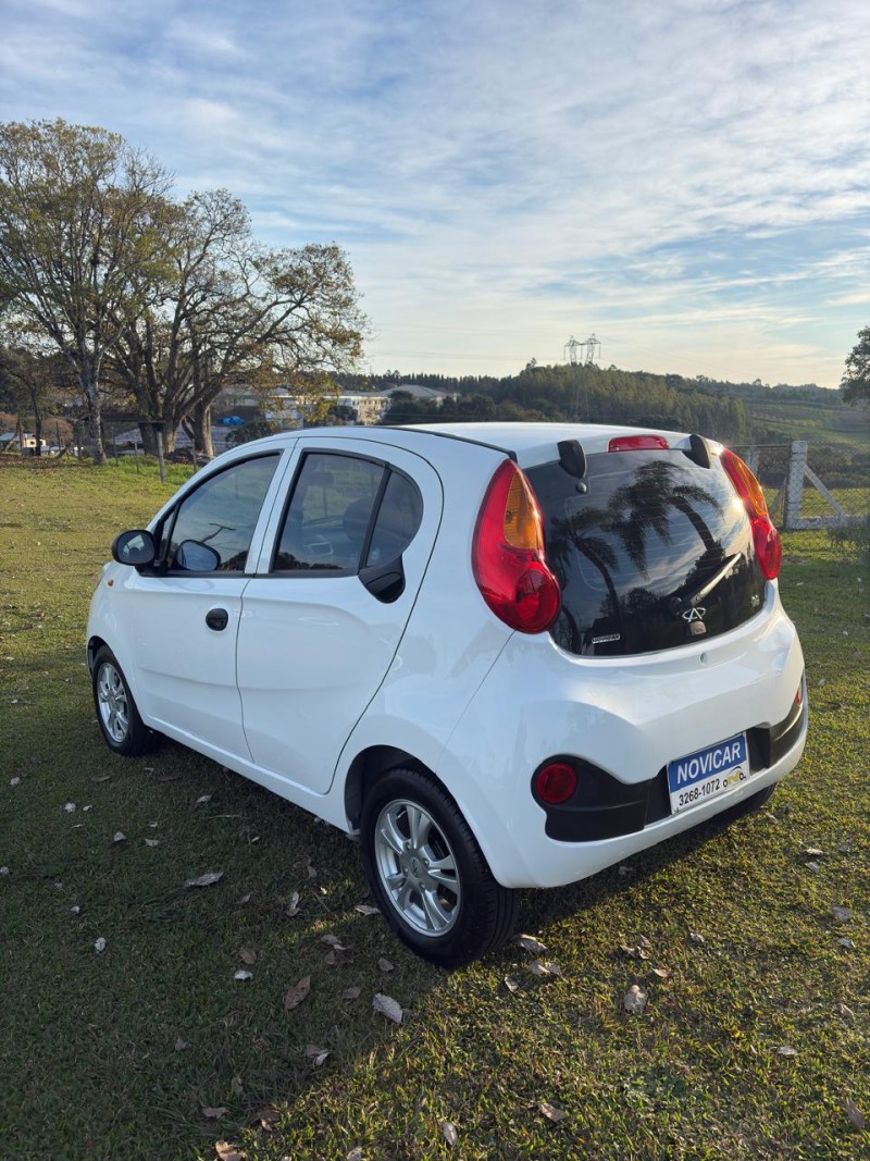 QQ 1.0 MPFI ACT 12V GASOLINA 4P MANUAL - 2016 - FARROUPILHA