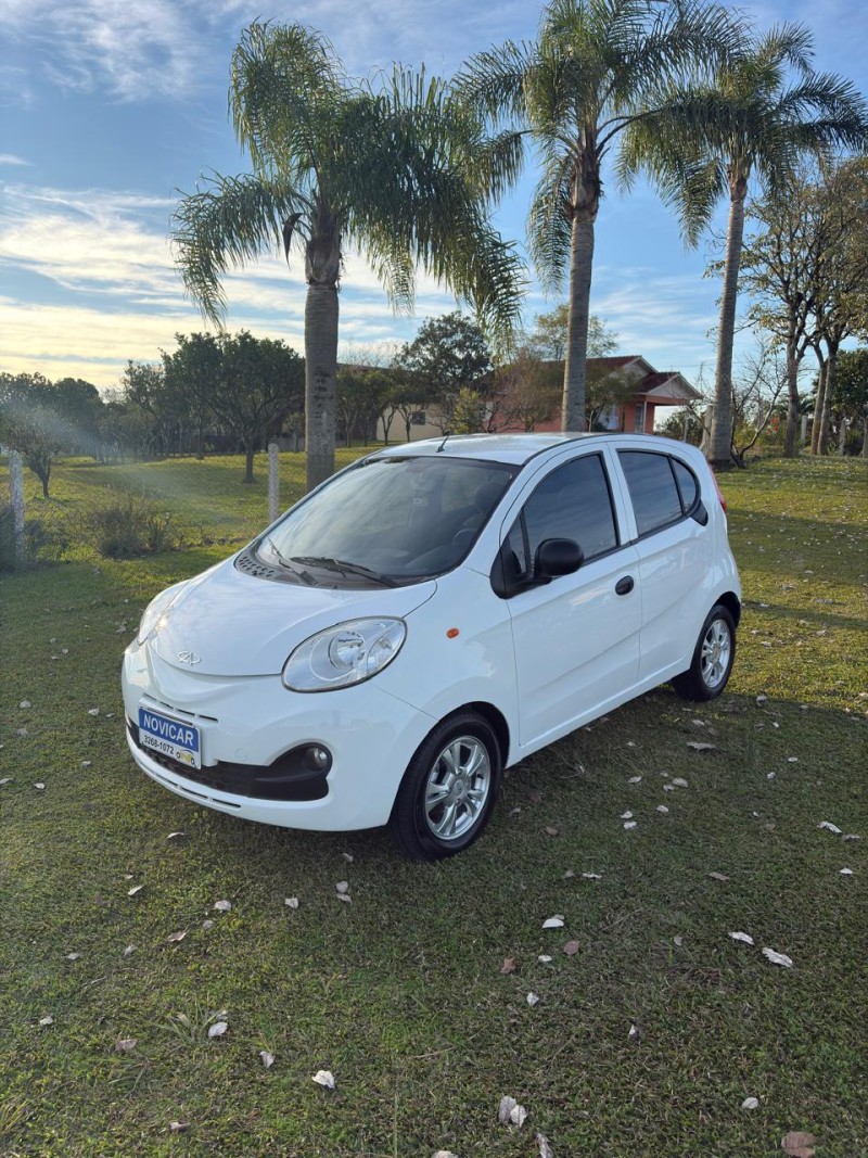 QQ 1.0 MPFI ACT 12V GASOLINA 4P MANUAL - 2016 - FARROUPILHA