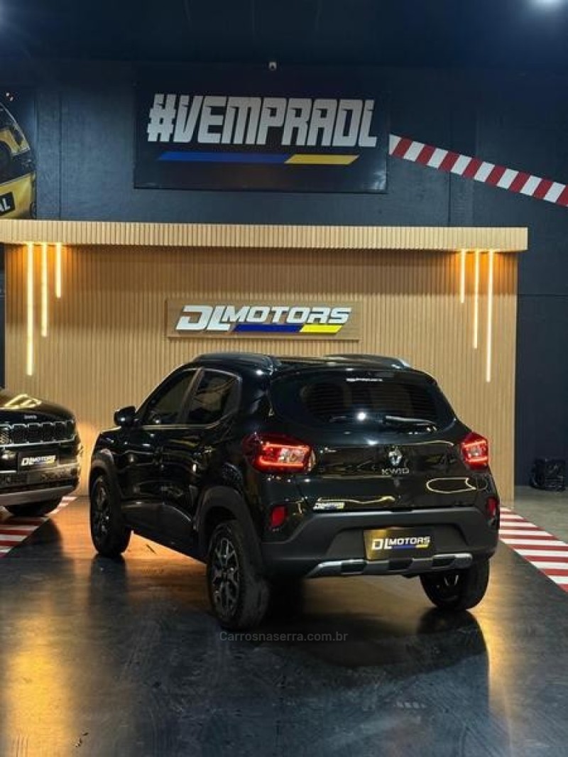 KWID 1.0 12V OUTSIDER FLEX 4P MANUAL - 2025 - LAJEADO