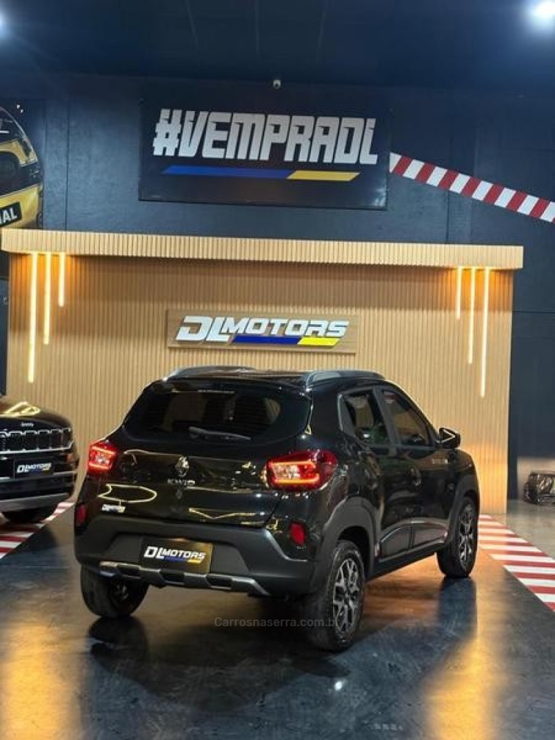 KWID 1.0 12V OUTSIDER FLEX 4P MANUAL - 2025 - LAJEADO