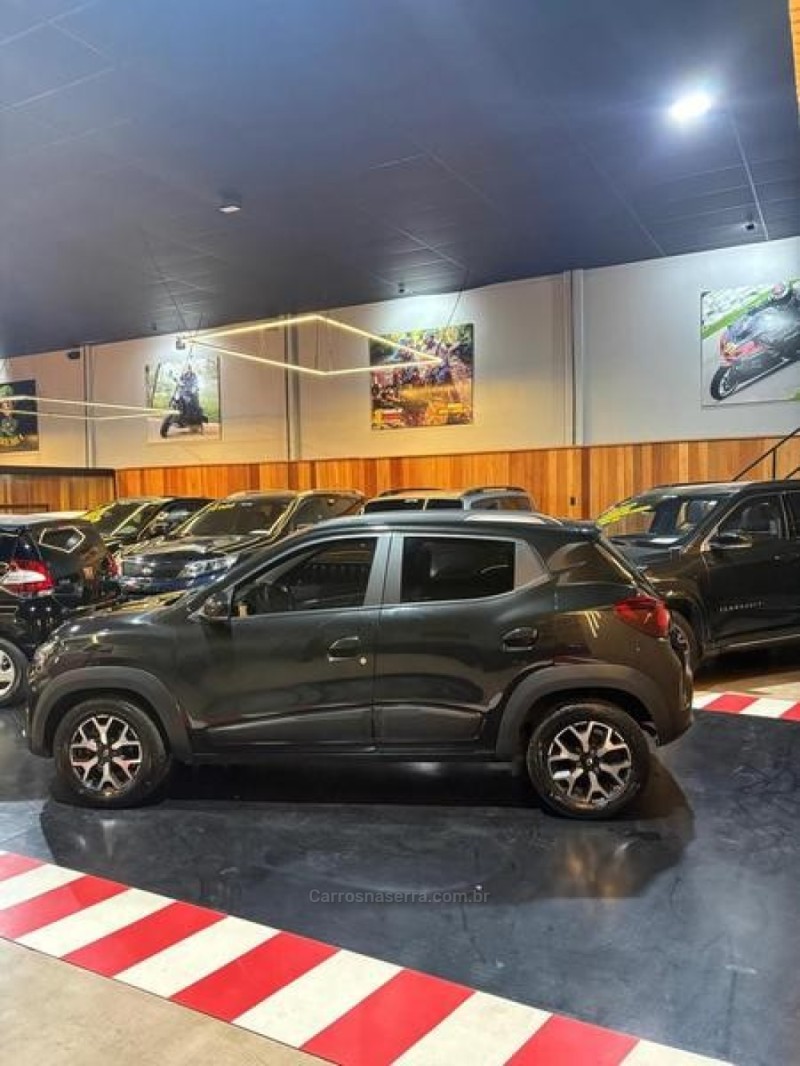 KWID 1.0 12V OUTSIDER FLEX 4P MANUAL - 2025 - LAJEADO
