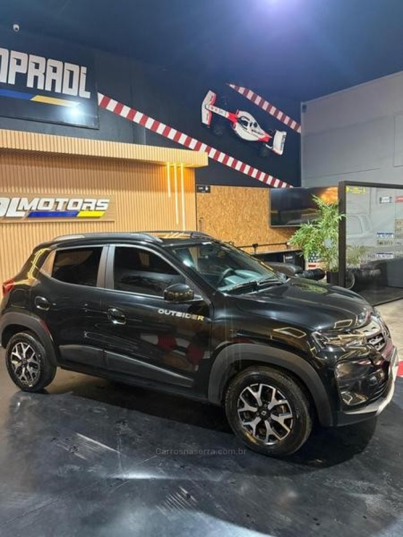 KWID 1.0 12V OUTSIDER FLEX 4P MANUAL - 2025 - LAJEADO