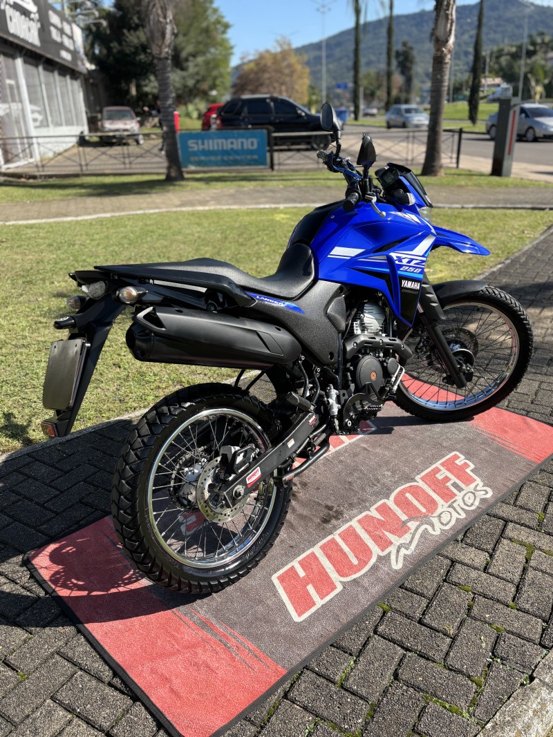 XTZ 250 LANDER - 2022 - FELIZ