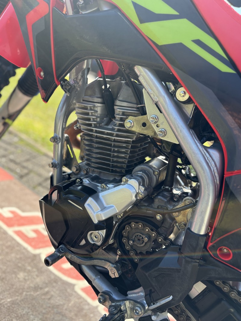 CRF 250F  - 2024 - FELIZ