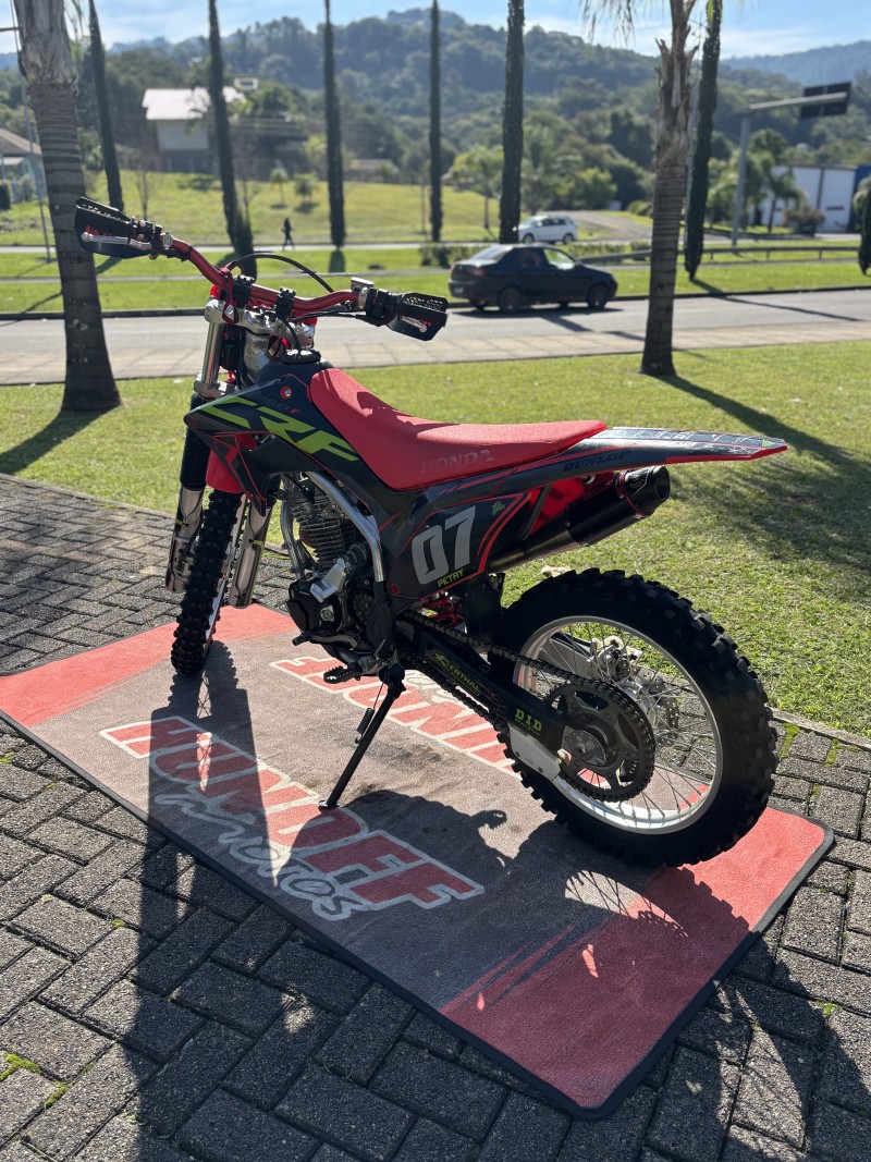 CRF 250F  - 2024 - FELIZ
