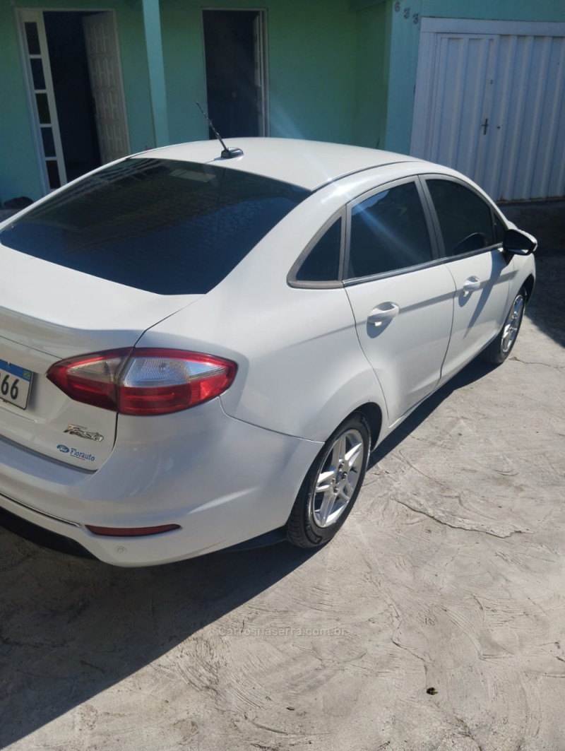 FIESTA 1.6 SEL SEDAN 16V FLEX 4P MANUAL  - 2017 - FARROUPILHA