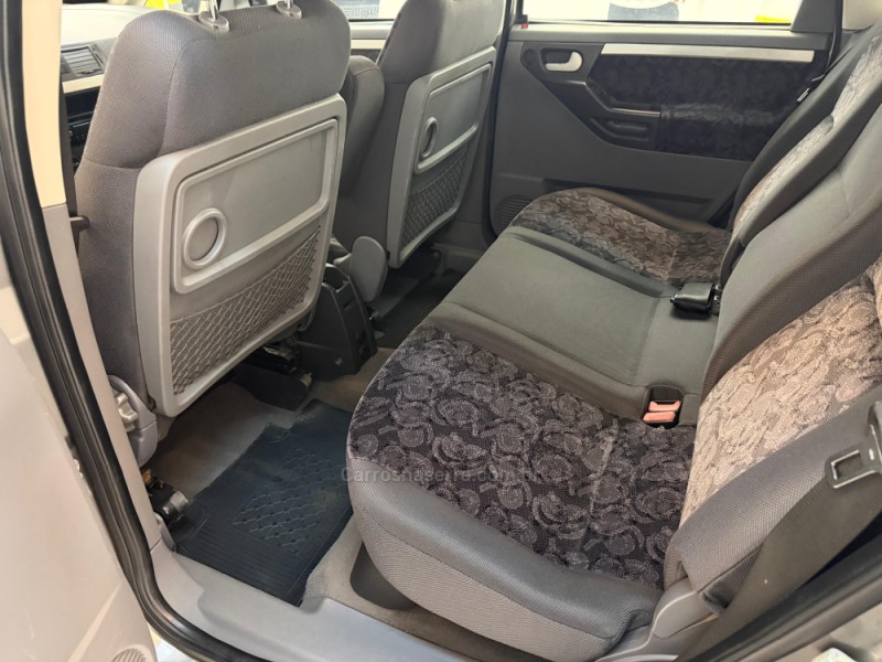 MERIVA 1.8 MPFI CD 8V GASOLINA 4P MANUAL - 2004 - BOM RETIRO DO SUL