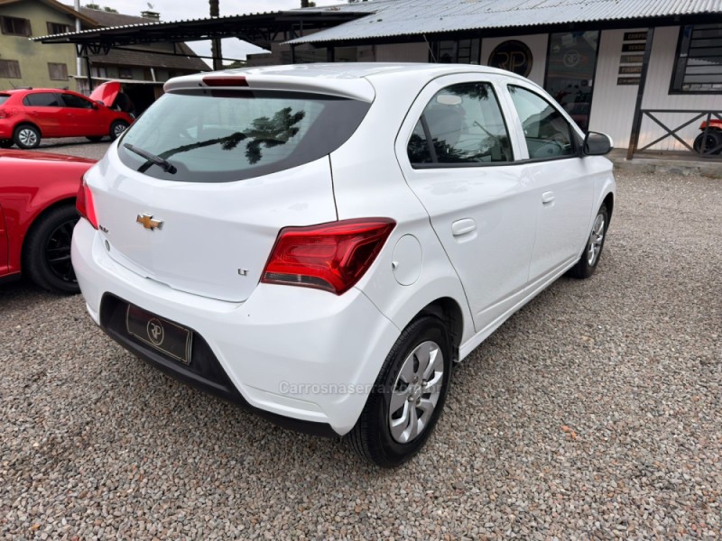 ONIX 1.0 LT PLUS 8V FLEX 4P MANUAL - 2019 - CANELA