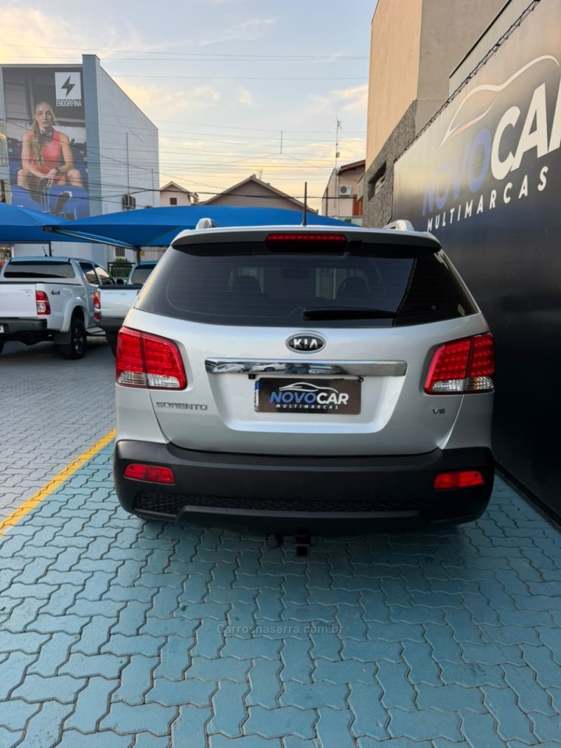 SORENTO 3.5 S.670 V6 4X4 24V GASOLINA 4P AUTOMÁTICO - 2011 - ESTâNCIA VELHA