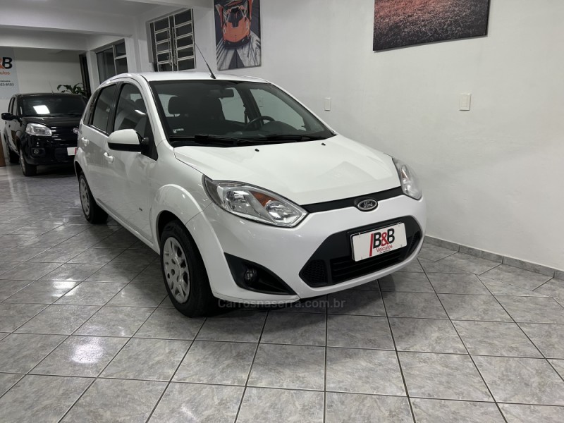 FIESTA 1.0 SE 8V FLEX 4P MANUAL - 2014 - NOVA PRATA