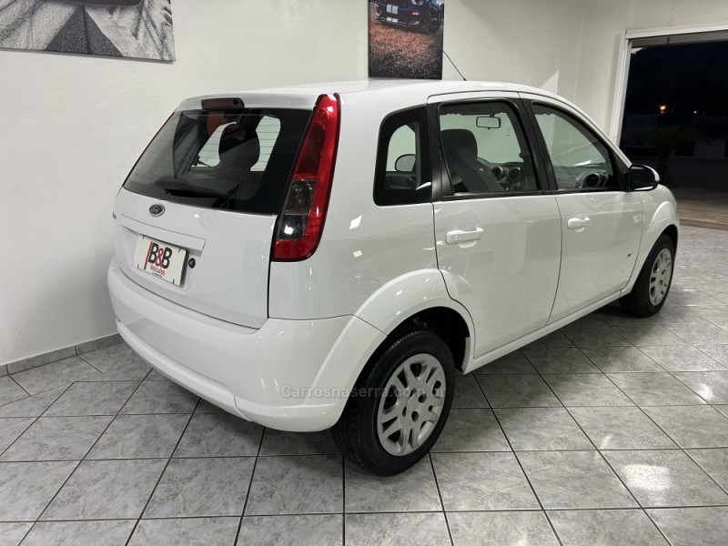 FIESTA 1.0 SE 8V FLEX 4P MANUAL - 2014 - NOVA PRATA